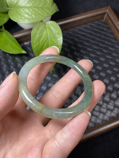 古玩玉器清代天然冰糯翡翠手鐲拍賣,當(dāng)前價(jià)格14000元