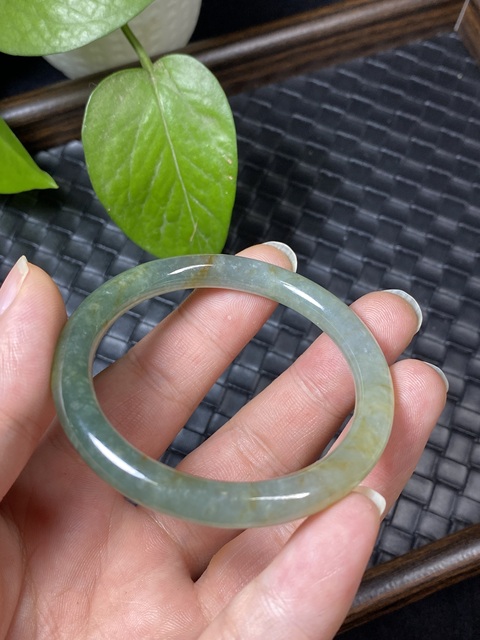 古玩玉器清代天然冰糯翡翠手鐲拍賣,當(dāng)前價(jià)格14000元