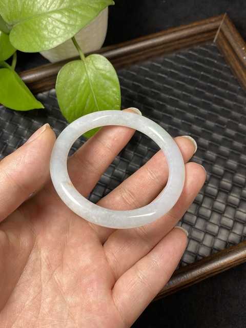 古玩玉器清代冰糯天然翡翠手鐲拍賣,當前價格11000元