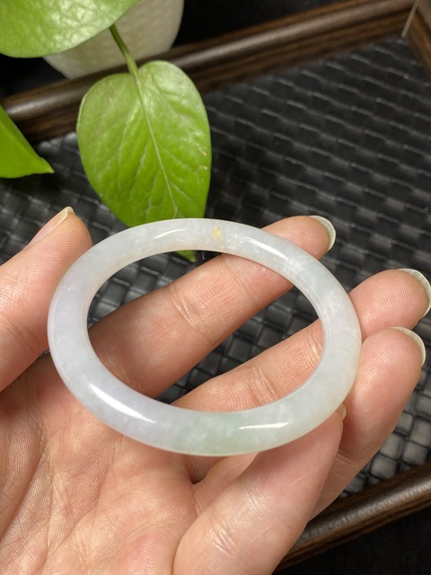 古玩玉器清代冰糯天然翡翠手鐲拍賣,當前價格11000元