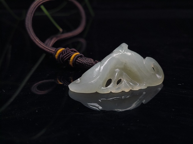 古玩玉器明代和田玉雕“菱角”拍賣,當前價格3900元