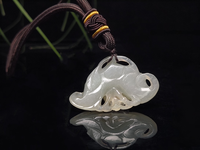 古玩玉器明代和田玉雕“菱角”拍賣,當前價格3900元