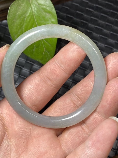 古玩玉器漂亮的清代天然冰糯翡翠手鐲拍賣,當前價格15000元