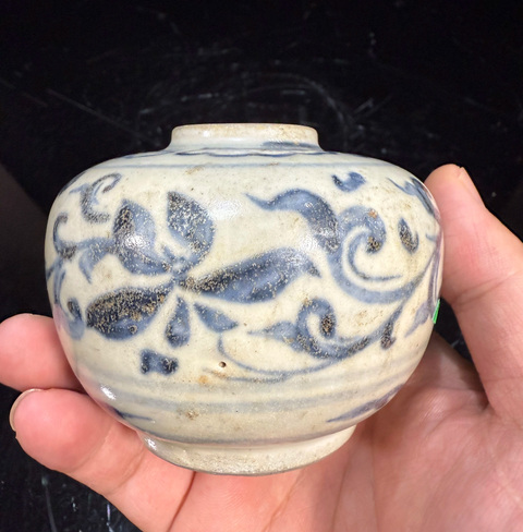 古玩陶瓷青花花卉紋罐真品鑒賞圖