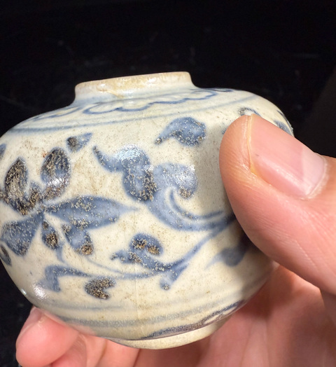 古玩陶瓷青花花卉紋罐真品鑒賞圖