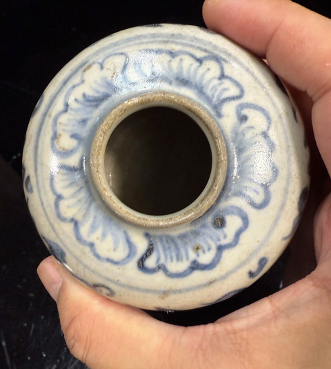 古玩陶瓷青花花卉紋罐真品鑒賞圖