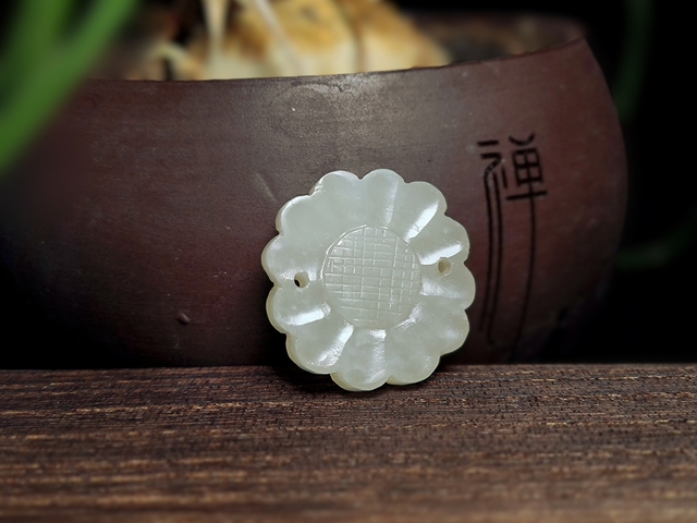 古玩玉器清代和田玉雕“帽花”拍賣，當前價格1900元