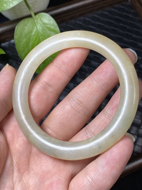 古玩玉器清代天然糯冰翡翠手鐲拍賣(mài),當(dāng)前價(jià)格6500元