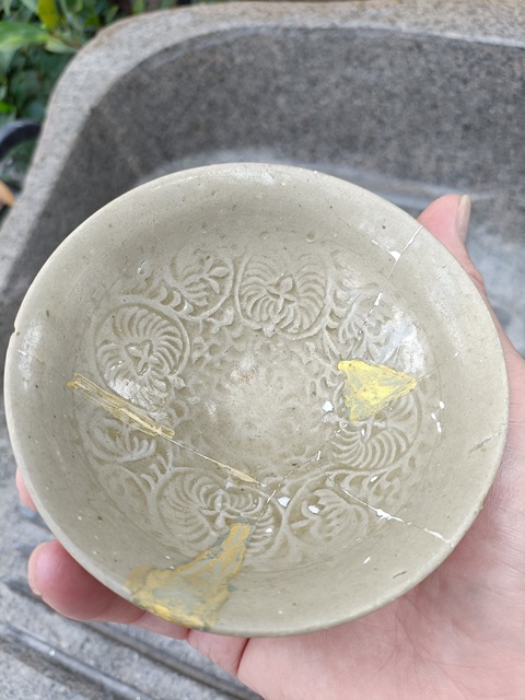 古玩陶瓷耀州窯青釉花卉紋茶盞真品鑒賞圖