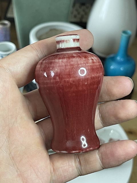 古玩陶瓷清中晚·郎紅釉鼻煙壺 真品鑒賞圖
