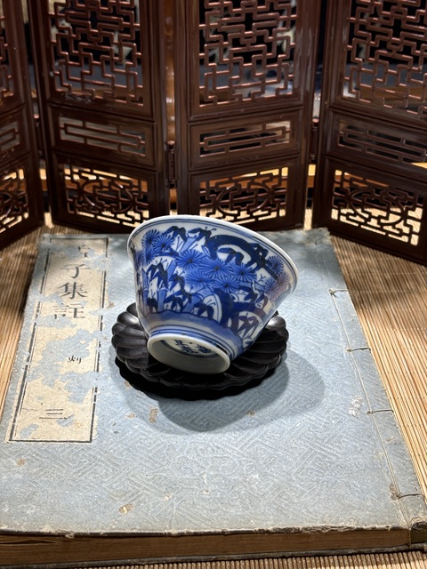 古玩陶瓷青花歲寒三友圖茶碗真品鑒賞圖