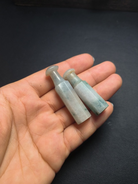 古玩玉器(放漏拍)兩個清代翡翠雕“素紋煙嘴”拍賣,當前價格1200元