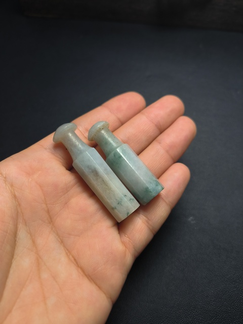 古玩玉器(放漏拍)兩個清代翡翠雕“素紋煙嘴”拍賣,當前價格1200元