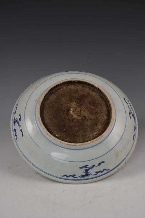 古玩陶瓷摩羯龍紋青花盤真品鑒賞圖