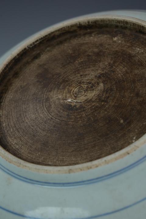 古玩陶瓷摩羯龍紋青花盤真品鑒賞圖