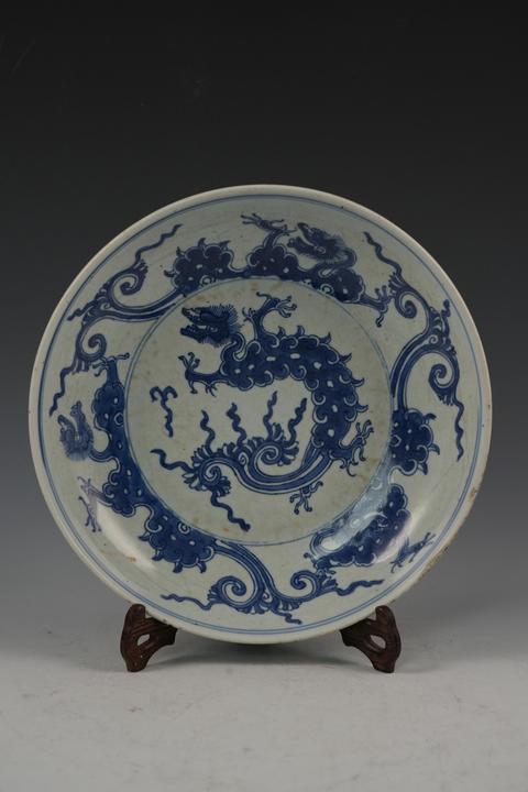 古玩陶瓷摩羯龍紋青花盤真品鑒賞圖