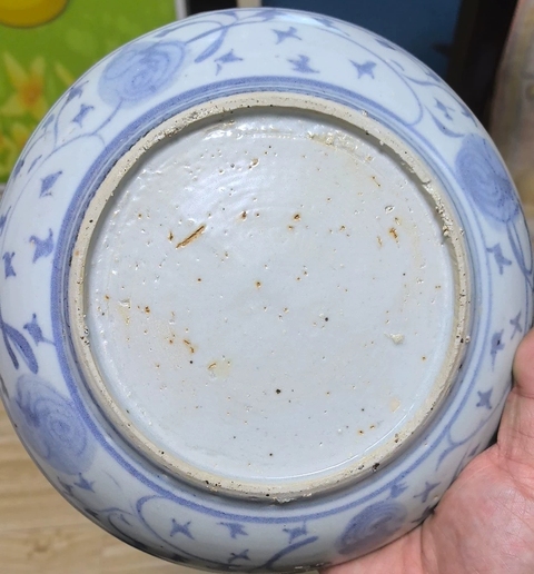 古玩陶瓷青花洞石花卉紋盤(pán)真品鑒賞圖