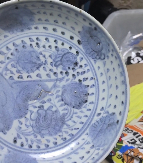 古玩陶瓷青花洞石花卉紋盤(pán)真品鑒賞圖