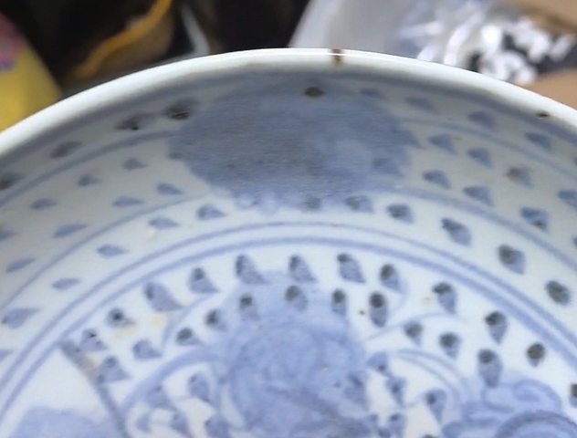 古玩陶瓷青花洞石花卉紋盤(pán)真品鑒賞圖
