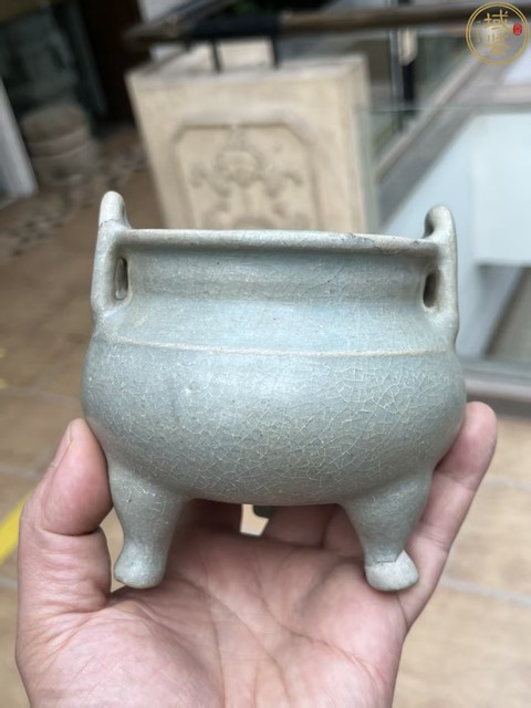 古玩陶瓷館藏級精品龍泉青瓷雙耳三足爐拍賣,當前價格2980元