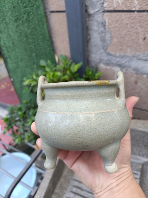古玩陶瓷館藏級精品龍泉青瓷雙耳三足爐拍賣,當前價格2980元