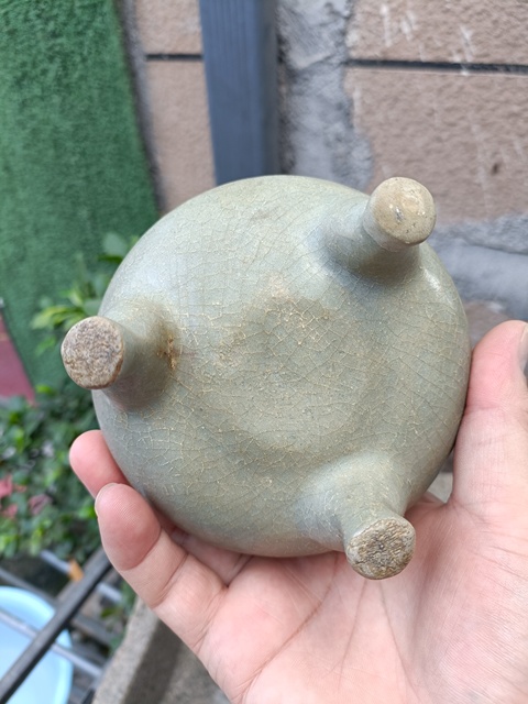 古玩陶瓷館藏級精品龍泉青瓷雙耳三足爐拍賣,當前價格2980元