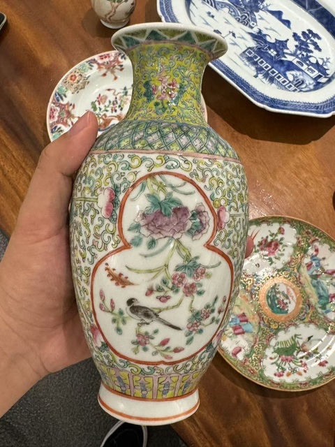 古玩陶瓷花鳥紋粉彩瓶真品鑒賞圖