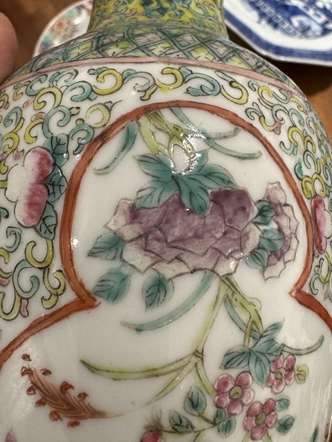 古玩陶瓷花鳥紋粉彩瓶真品鑒賞圖