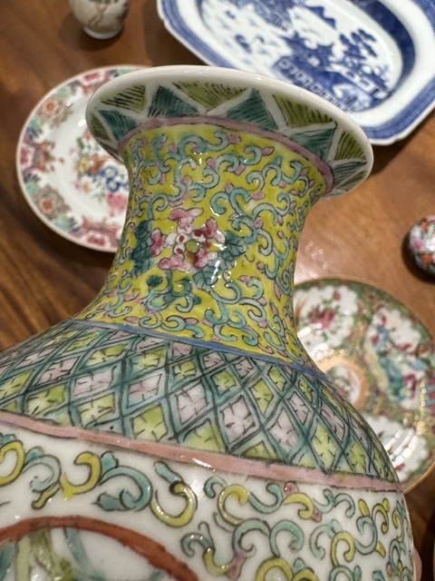古玩陶瓷花鳥紋粉彩瓶真品鑒賞圖