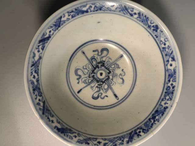 古玩陶瓷歲寒三友松竹梅青花碗真品鑒賞圖