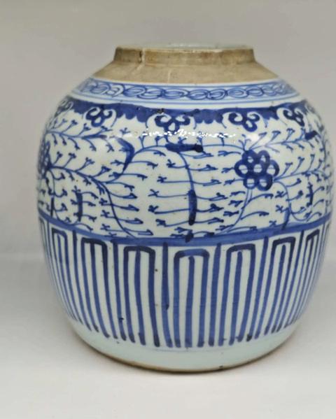古玩陶瓷清中期花卉紋青花罐拍賣,當(dāng)前價(jià)格299元