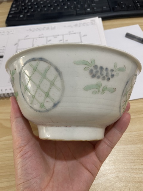 古玩陶瓷花卉紋碗真品鑒賞圖
