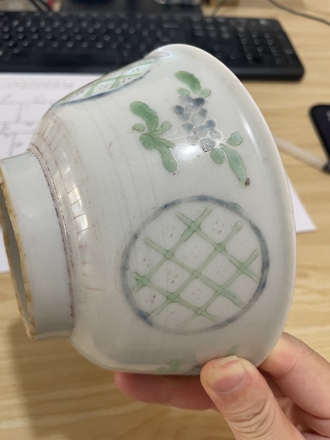 古玩陶瓷花卉紋碗真品鑒賞圖