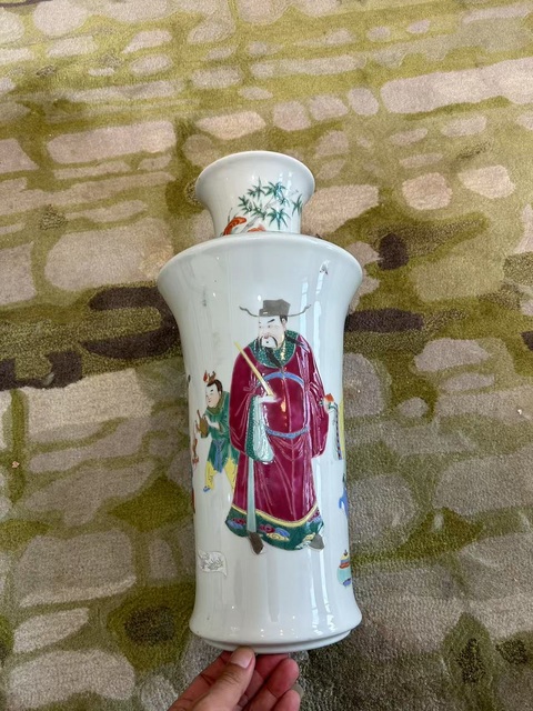 古玩陶瓷粉彩人物故事紋撇口瓶真品鑒賞圖