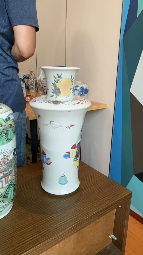 古玩陶瓷粉彩人物故事紋撇口瓶真品鑒賞圖