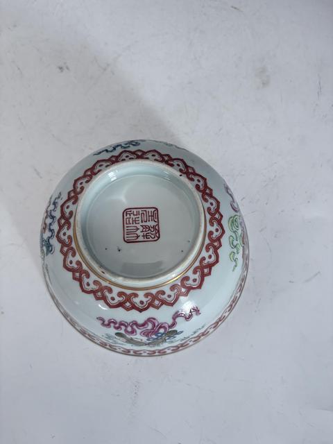 古玩陶瓷佛家八寶粉彩碗真品鑒賞圖