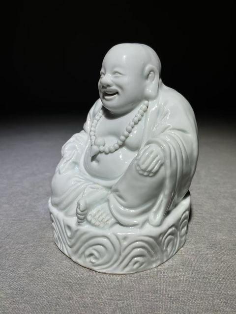 古玩陶瓷德化窯白釉彌勒笑佛真品鑒賞圖