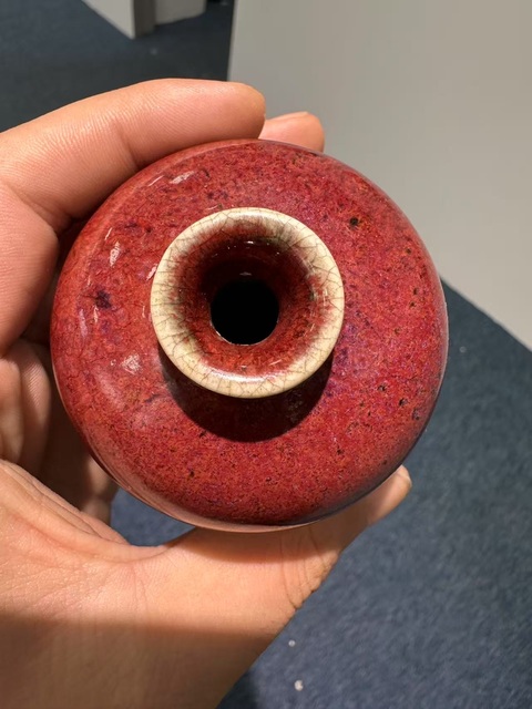 古玩陶瓷紅釉梅瓶真品鑒賞圖