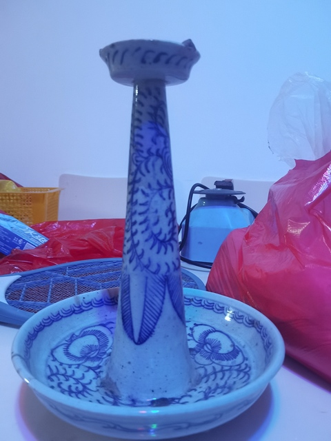 古玩陶瓷青花淡描花卉紋燭臺真品鑒賞圖