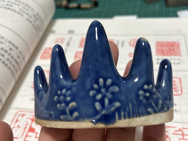 古玩陶瓷藍釉印花筆山拍賣，當前價格760元