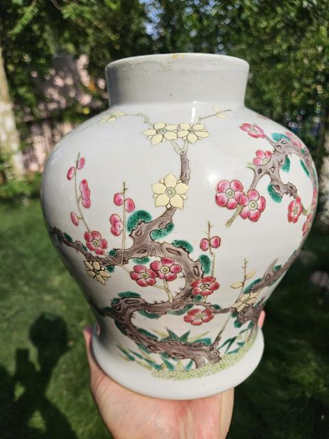 古玩陶瓷粉彩梅花紋罐真品鑒賞圖