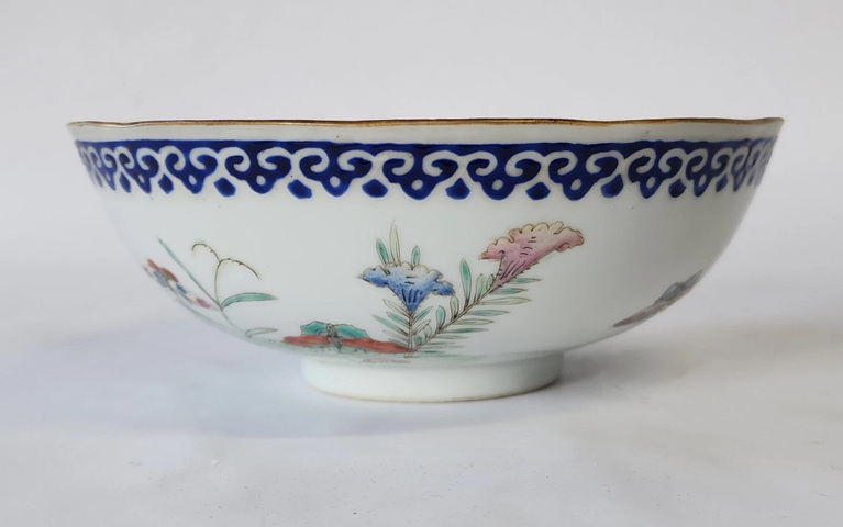 古玩陶瓷粉彩花卉蝴蝶紋碗拍賣,當前價格5000元