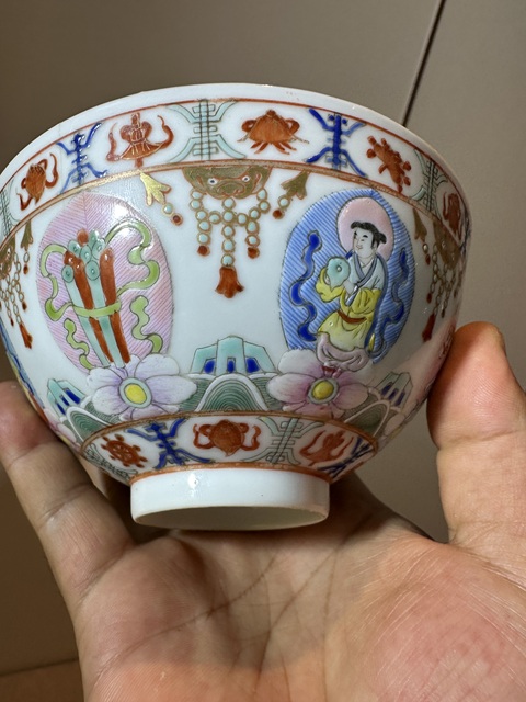 古玩陶瓷土默特右翼旗款七珍八寶粉彩碗真品鑒賞圖