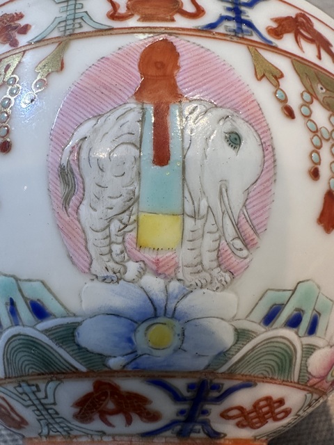 古玩陶瓷土默特右翼旗款七珍八寶粉彩碗真品鑒賞圖