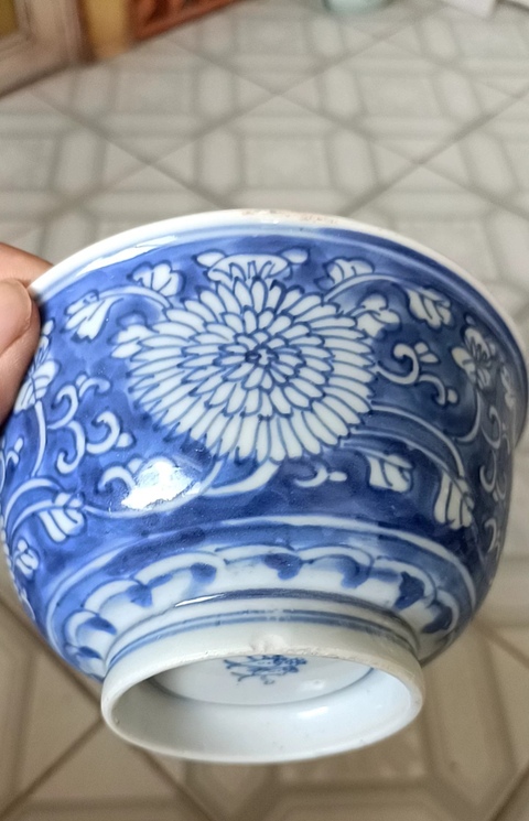 古玩陶瓷雙藍圈雙魚紋款青花留白菊花碗真品鑒賞圖