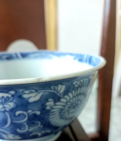 古玩陶瓷雙藍圈雙魚紋款青花留白菊花碗真品鑒賞圖