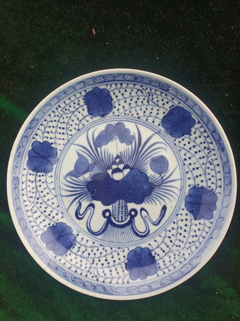 古玩陶瓷一束蓮青花盤真品鑒賞圖