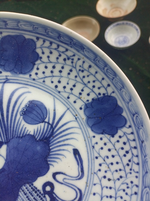 古玩陶瓷一束蓮青花盤真品鑒賞圖
