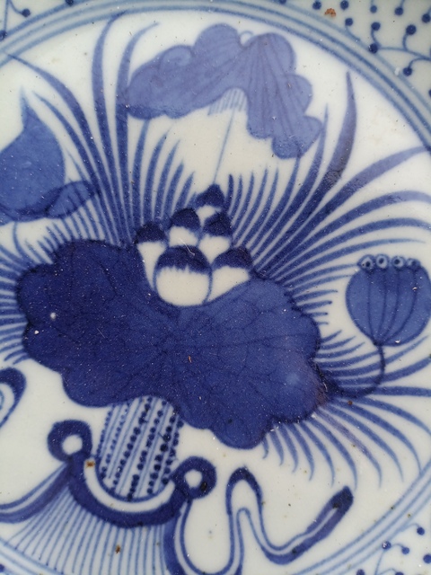 古玩陶瓷一束蓮青花盤真品鑒賞圖