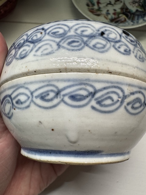 古玩陶瓷青花蓋盒真品鑒賞圖